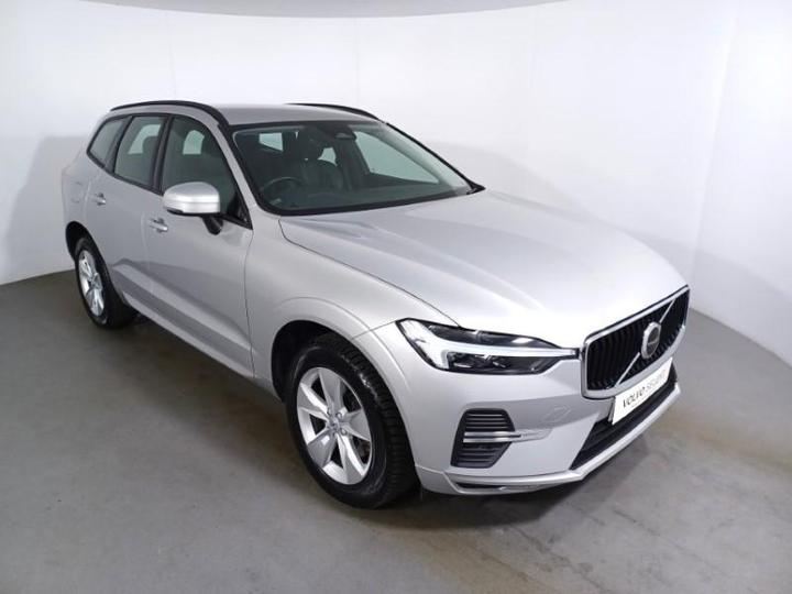 Volvo XC60 2.0 B5 MHEV Momentum Auto Euro 6 (s/s) 5dr