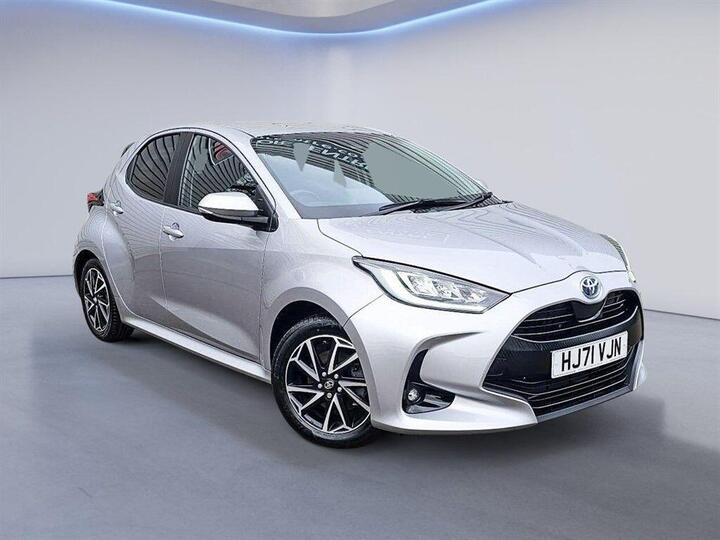 Toyota Yaris 1.5 VVT-h Design E-CVT Euro 6 (s/s) 5dr Toyota Yaris 1.5 VVT-h Design E-CVT Euro 6 (s/s) 5dr