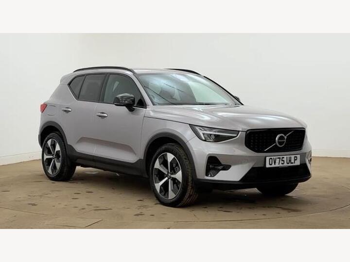 Volvo XC40 2.0 B3 MHEV Plus Dark DCT Auto Euro 6 (s/s) 5dr