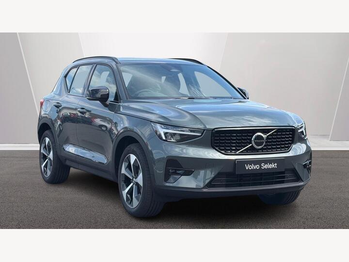 Volvo XC40 2.0 B3 MHEV Plus Dark DCT Auto Euro 6 (s/s) 5dr