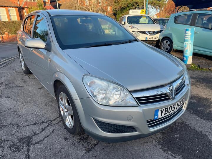 Vauxhall Astra 1.8i 16v Club 5dr