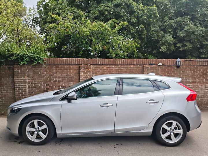 Volvo V40 1.6 T4 SE Lux Nav Hatchback 5dr Petrol Powershift Euro 5 (s/s) (180 Ps)