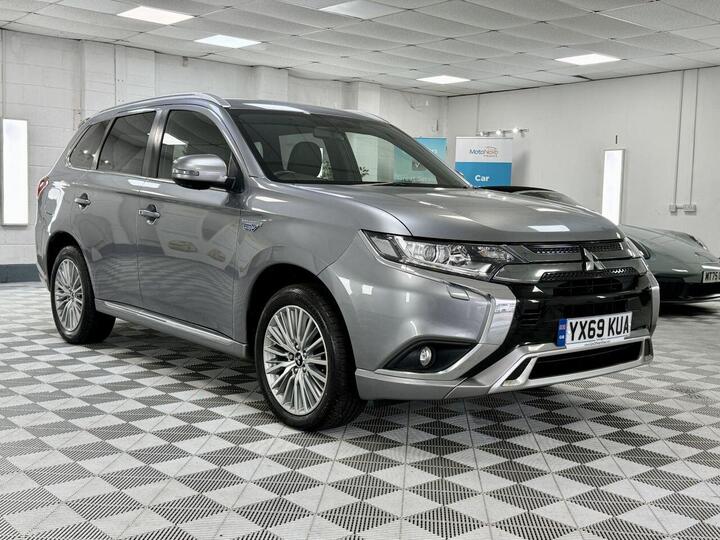 Mitsubishi OUTLANDER 2.4h TwinMotor 13.8kWh Dynamic CVT 4WD Euro 6 (s/s) 5dr