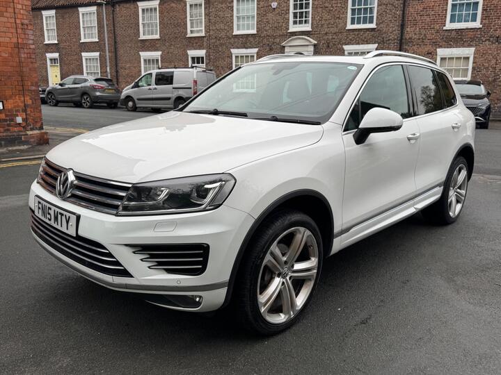 Volkswagen Touareg 3.0 TDI V6 BlueMotion Tech R-Line Tiptronic 4WD Euro 6 (s/s) 5dr Volkswagen Touareg 3.0 TDI V6 BlueMotion Tech R-Line Tiptronic 4WD Euro 6 (s/s) 5dr