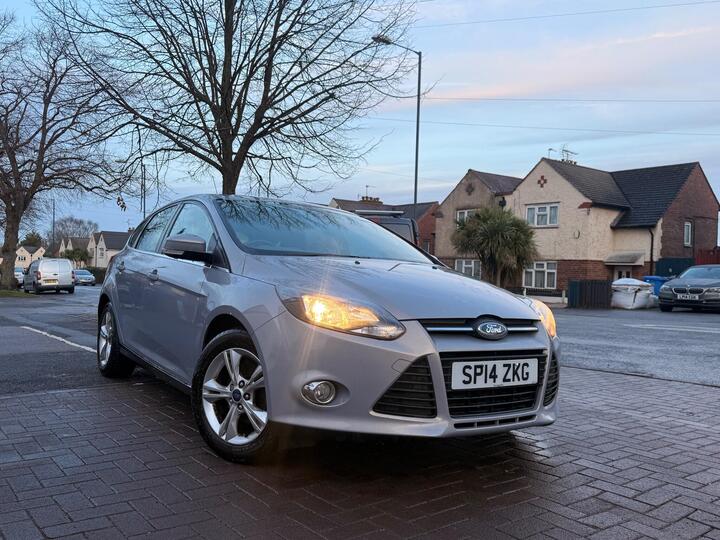 Ford Focus 1.0T EcoBoost Zetec Euro 5 (s/s) 5dr