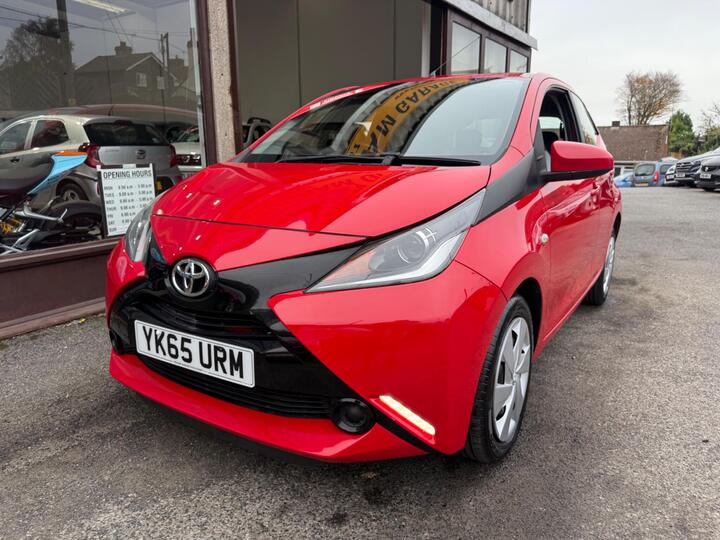 Toyota AYGO 1.0 VVT-i X-play Euro 5 5dr Euro 5 Toyota AYGO 1.0 VVT-i X-play Euro 5 5dr Euro 5