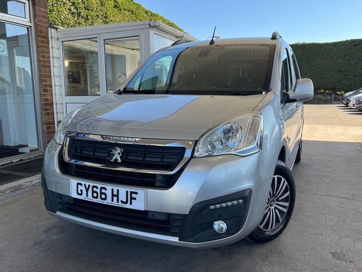 Peugeot PARTNER TEPEE 1.6 BlueHDi Allure ETG Euro 6 (s/s) 5dr Peugeot PARTNER TEPEE 1.6 BlueHDi Allure ETG Euro 6 (s/s) 5dr