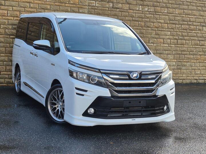Toyota Voxy 1.8 HYBRID 7SEATS AUTO EURO5 5DR