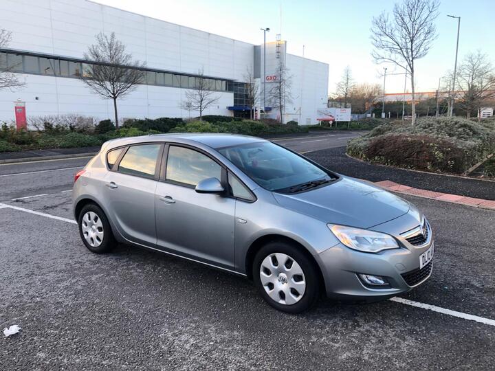 Vauxhall Astra 1.6 16v Exclusiv Euro 5 5dr