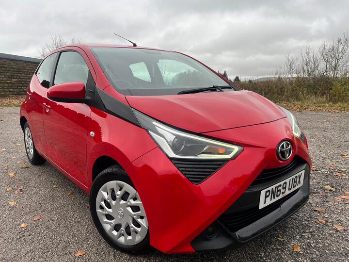 Toyota AYGO 1.0 VVT-i X-play Euro 6 5dr Toyota AYGO 1.0 VVT-i X-play Euro 6 5dr