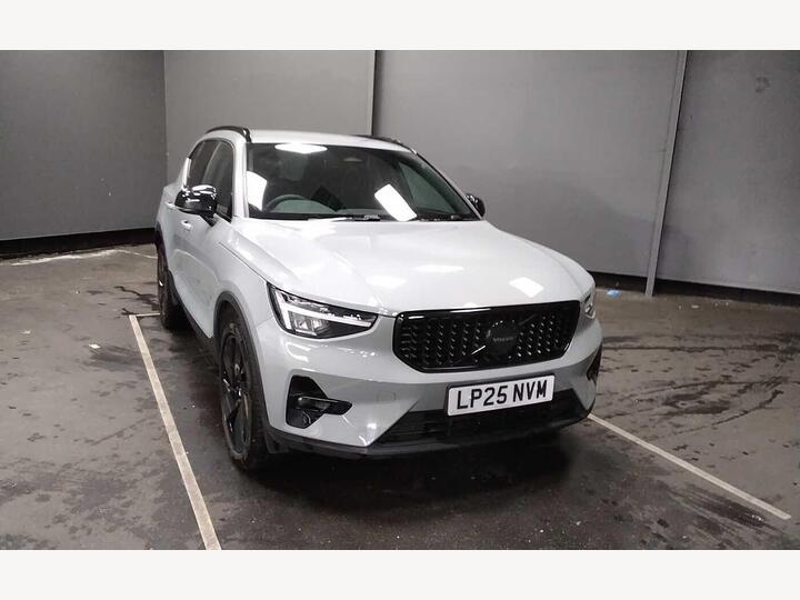 Volvo XC40 2.0 B4 MHEV Plus Black Edition DCT Auto Euro 6 (s/s) 5dr