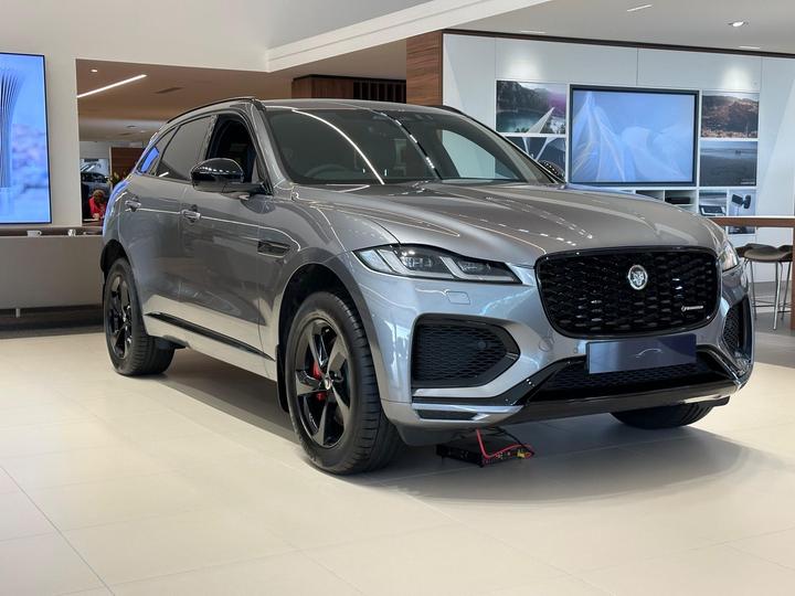 Jaguar F-PACE 2.0 P400e 19.3kWh R-Dynamic SE Black Auto AWD Euro 6 (s/s) 5dr