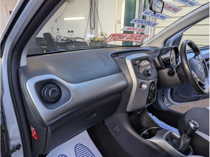 Toyota AYGO 1.0 VVT-i X-play Euro 6 5dr