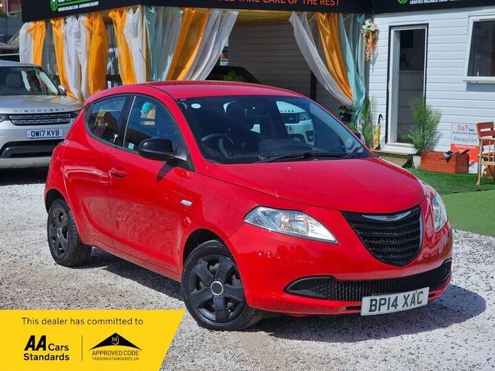 Chrysler Ypsilon 1.2 Silver Euro 6 5dr Chrysler Ypsilon 1.2 Silver Euro 6 5dr