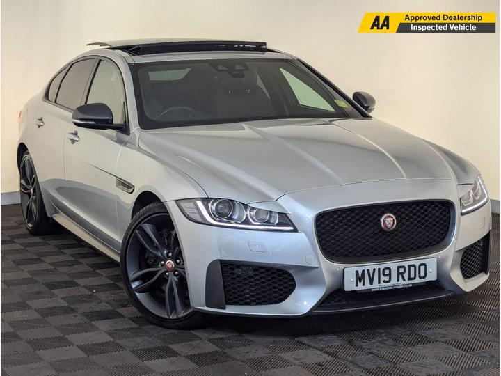 Jaguar XF 2.0i 300 Sport Auto AWD Euro 6 (s/s) 4dr