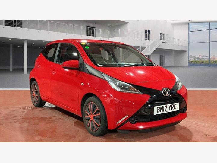 Toyota AYGO 1.0 VVT-i X-play X-shift Euro 6 5dr (Safety Sense) Toyota AYGO 1.0 VVT-i X-play X-shift Euro 6 5dr (Safety Sense)