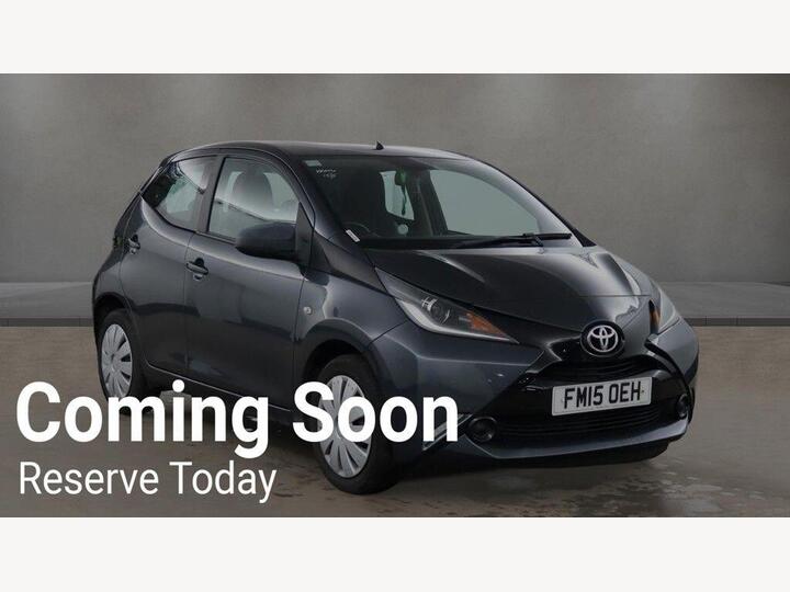 Toyota AYGO 1.0 VVT-i X-play Euro 5 5dr Euro 5 Toyota AYGO 1.0 VVT-i X-play Euro 5 5dr Euro 5