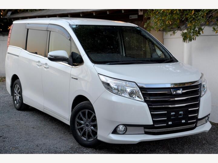 Toyota Noah 1.8 Hybrid G Edition - Leather