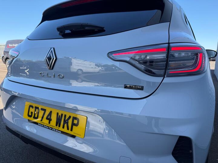 Renault Clio 1.6 E-TECH Techno Auto Euro 6 (s/s) 5dr
