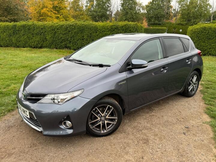 Toyota Auris 1.8 VVT-h Icon Plus CVT Euro 5 (s/s) 5dr Toyota Auris 1.8 VVT-h Icon Plus CVT Euro 5 (s/s) 5dr