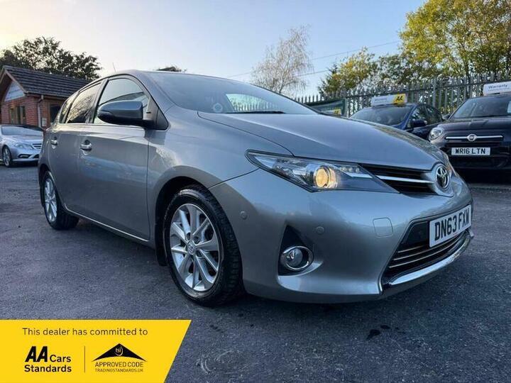 Toyota Auris 1.4 D-4D Excel Euro 5 (s/s) 5dr Toyota Auris 1.4 D-4D Excel Euro 5 (s/s) 5dr