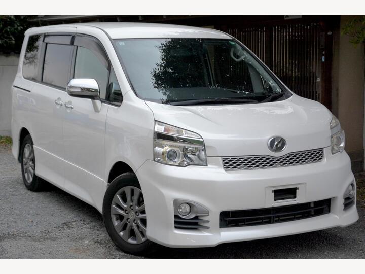 Toyota Voxy 2.0 ZS Kiramaki Aero Styling - 8 Seater