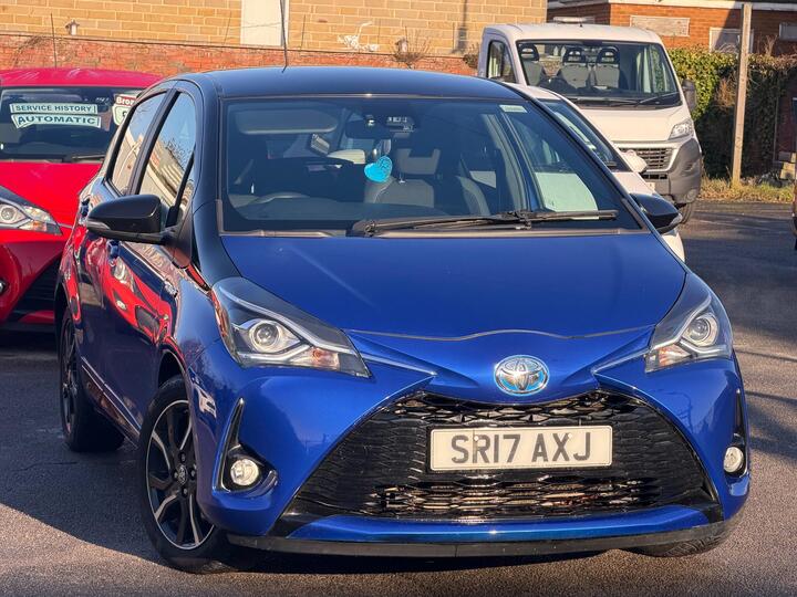 Toyota Yaris 1.5 VVT-h Blue Bi-Tone E-CVT Euro 6 (s/s) 5dr