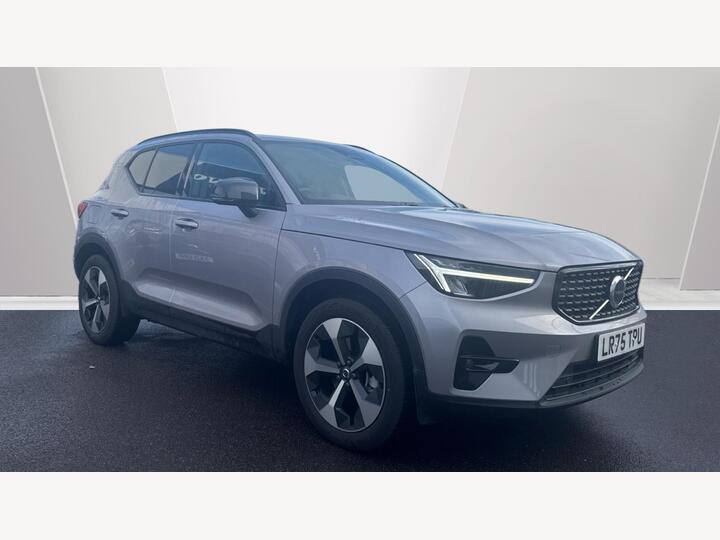 Volvo XC40 2.0 B3 MHEV Plus Dark DCT Auto Euro 6 (s/s) 5dr