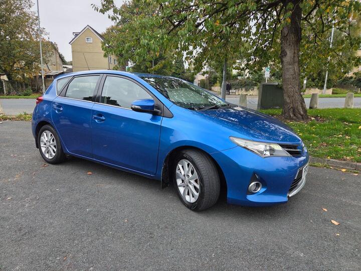 Toyota Auris 1.4 D-4D Icon Euro 5 (s/s) 5dr Toyota Auris 1.4 D-4D Icon Euro 5 (s/s) 5dr