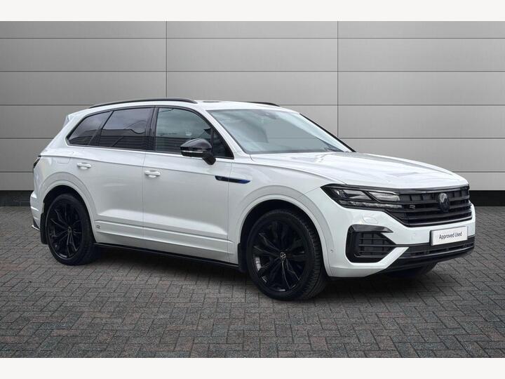 Volkswagen Touareg 3.0 TDI V6 Black Edition Tiptronic 4Motion Euro 6 (s/s) 5dr Volkswagen Touareg 3.0 TDI V6 Black Edition Tiptronic 4Motion Euro 6 (s/s) 5dr