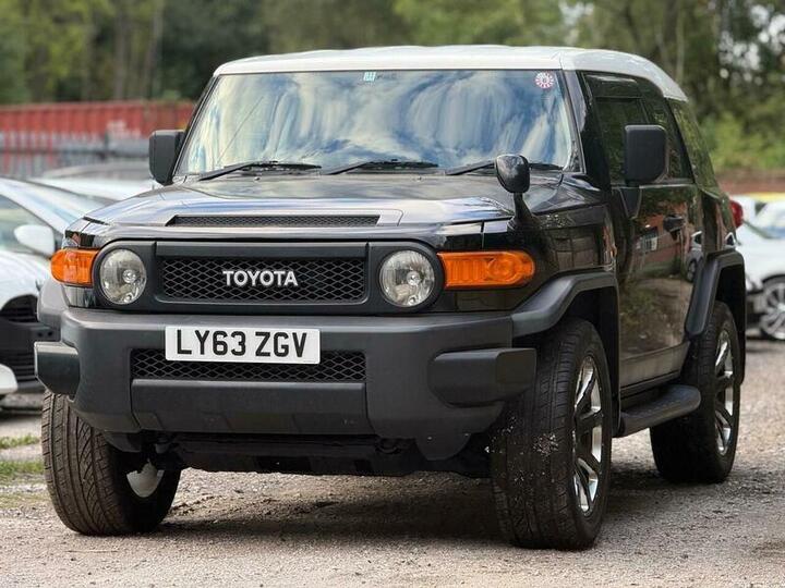 Toyota FJ Cruiser 4.0 V6 4X4 AUTO. RIGHT HAND DRIVE 5dr Toyota FJ Cruiser 4.0 V6 4X4 AUTO. RIGHT HAND DRIVE 5dr
