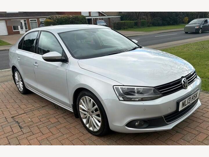 Volkswagen Jetta 2.0 TDI Sport Euro 5 4dr