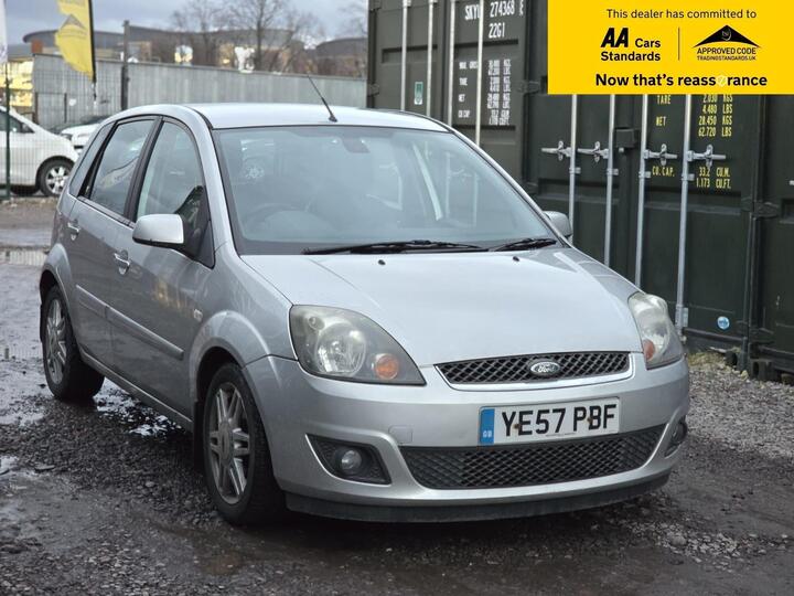 Ford Fiesta 1.6 Ghia 5dr
