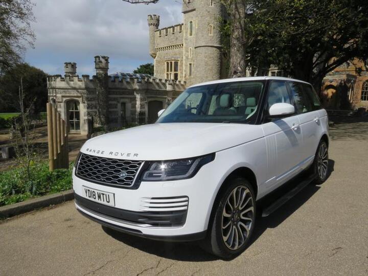 Land Rover Range Rover 3.0 TD V6 Vogue Auto 4WD Euro 6 (s/s) 5dr Land Rover Range Rover 3.0 TD V6 Vogue Auto 4WD Euro 6 (s/s) 5dr