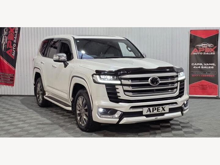 Toyota Land Cruiser ZX 300 DIESEL 3.3L ICONIC Toyota Land Cruiser ZX 300 DIESEL 3.3L ICONIC