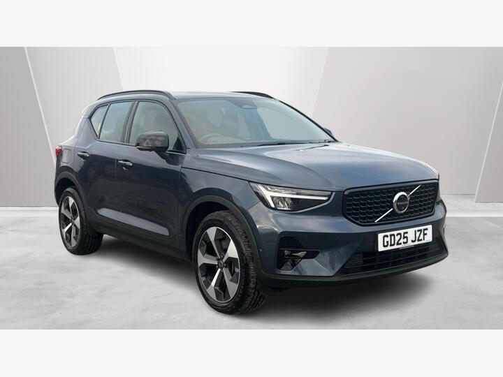 Volvo XC40 2.0 B3 MHEV Plus Dark DCT Auto Euro 6 (s/s) 5dr