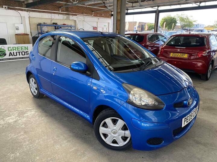 Toyota AYGO 1.0 VVT-i Blue Euro 4 5dr Toyota AYGO 1.0 VVT-i Blue Euro 4 5dr