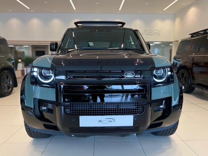Land Rover Defender 2.0 P300e 15.4kWh Trophy Edition Keswick Auto 4WD Euro 6 (s/s) 5dr