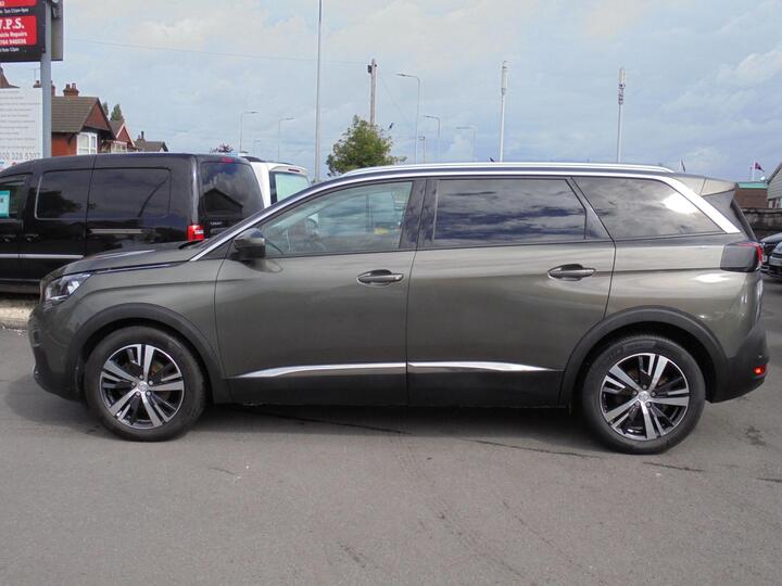 Peugeot 5008 1.5 BlueHDi Allure Euro 6 (s/s) 5dr Peugeot 5008 1.5 BlueHDi Allure Euro 6 (s/s) 5dr