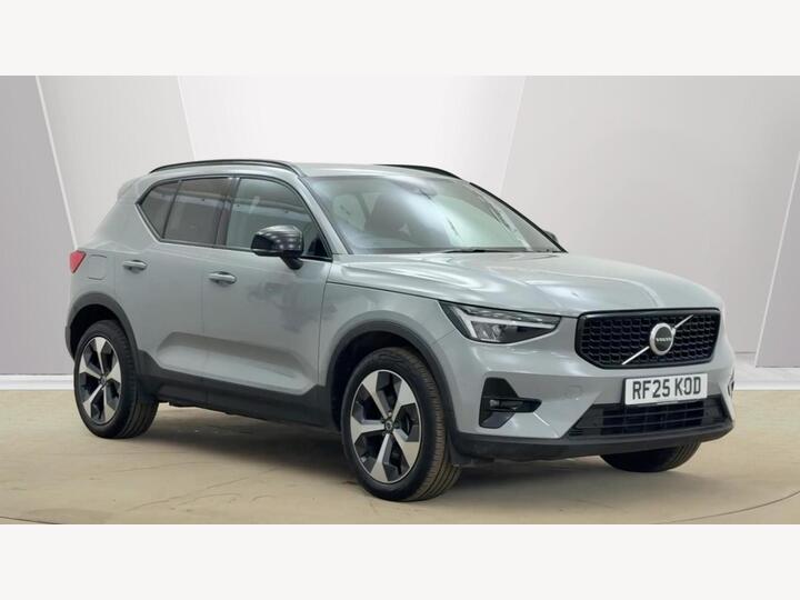 Volvo XC40 2.0 B3 MHEV Plus Dark DCT Auto Euro 6 (s/s) 5dr