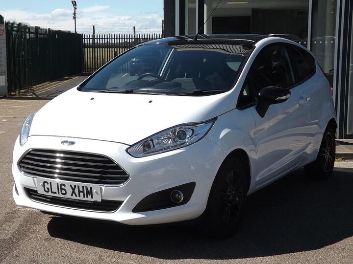 Ford Fiesta 1.0T EcoBoost Zetec White Edition Euro 6 (s/s) 3dr
