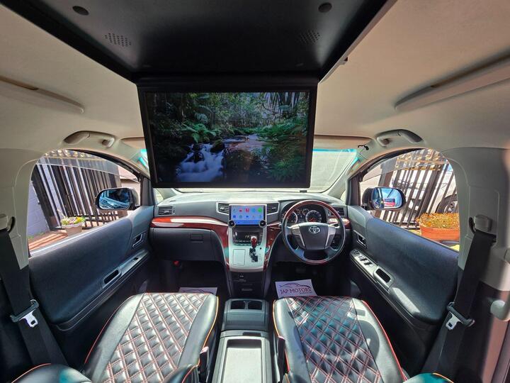Toyota Alphard 4WD 8 SEATER