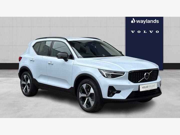 Volvo XC40 2.0 B3 MHEV Plus Dark DCT Auto Euro 6 (s/s) 5dr
