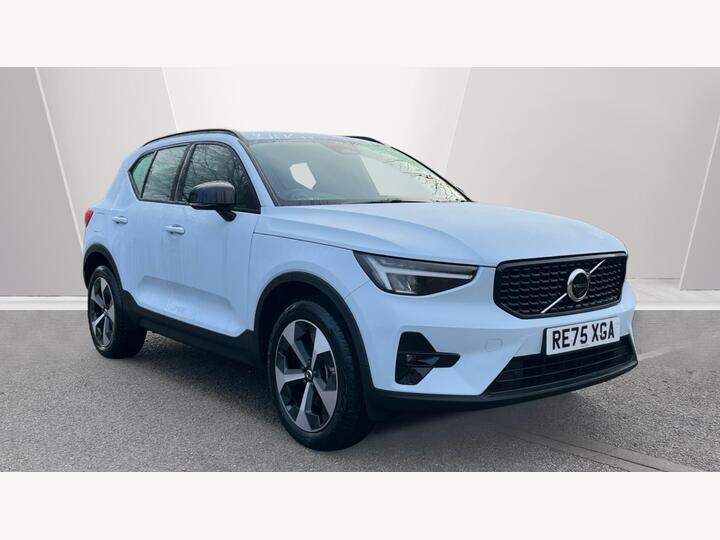 Volvo XC40 2.0 B3 MHEV Plus Dark DCT Auto Euro 6 (s/s) 5dr