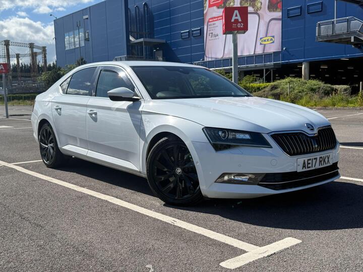 Skoda Superb 2.0 TDI Laurin & Klement Euro 6 (s/s) 5dr Skoda Superb 2.0 TDI Laurin & Klement Euro 6 (s/s) 5dr
