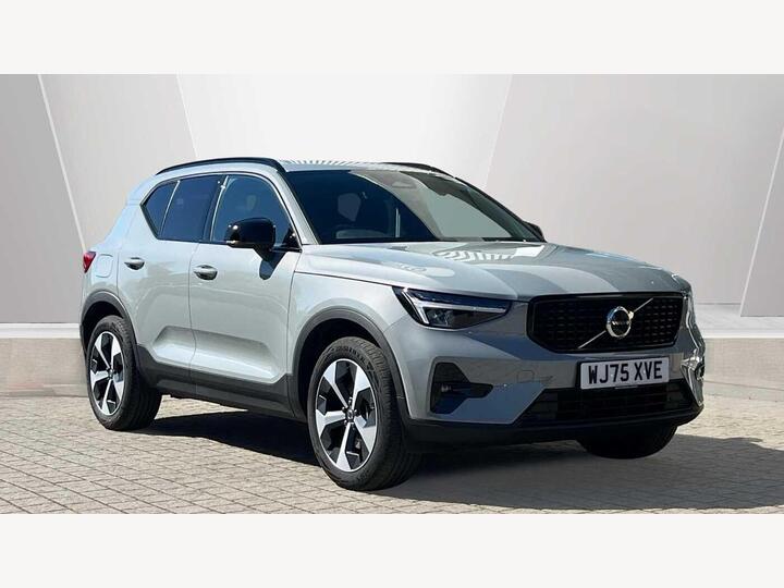 Volvo XC40 2.0 B3 MHEV Plus Dark DCT Auto Euro 6 (s/s) 5dr