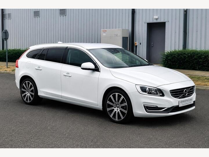Volvo V60 3.0 T6 R-Design Lux Nav Estate 5dr Petrol Geartronic AWD Euro 5 (304 Ps)