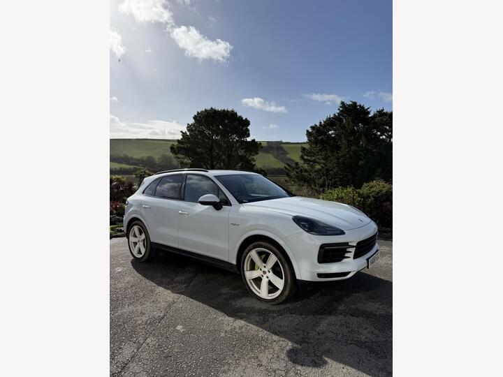 Porsche CAYENNE 3.0 V6 E-Hybrid 14kWh TiptronicS 4WD Euro 6 (s/s) 5dr Porsche CAYENNE 3.0 V6 E-Hybrid 14kWh TiptronicS 4WD Euro 6 (s/s) 5dr