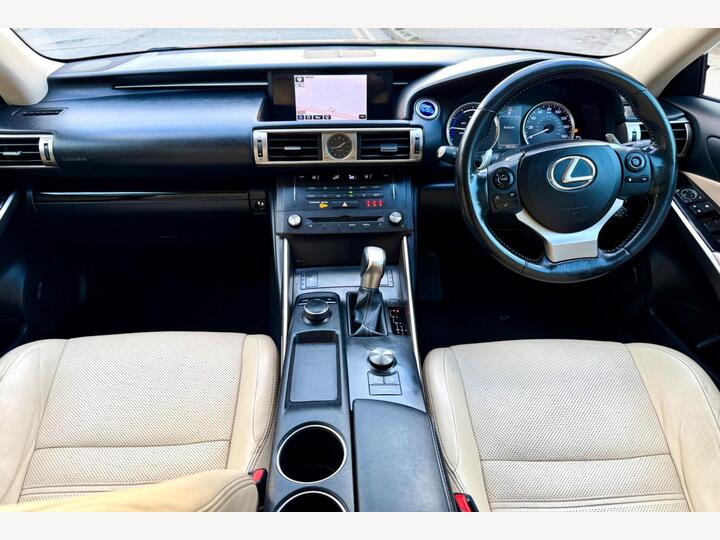 Lexus IS 2.5 300h Executive Edition E-CVT Euro 5 (s/s) 4dr