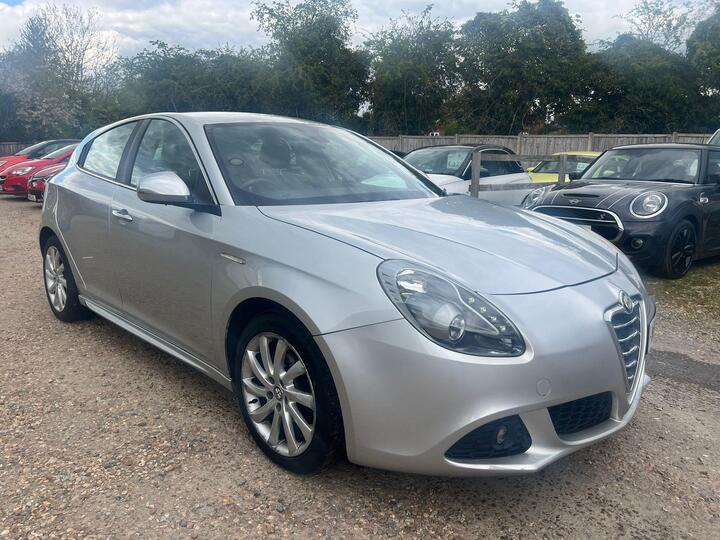 Alfa Romeo Giulietta 1.6 JTDM-2 Veloce Euro 5 (s/s) 5dr